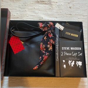 Steve Madden 2 Piece Gift Set Purse with Wallet and Scarf NWT in Gift Box
